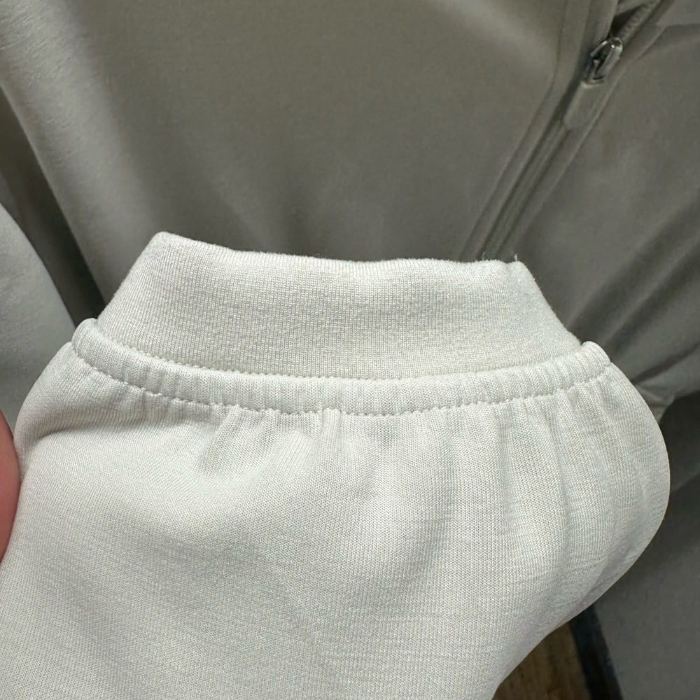 Lululemon Women's Lightweight Zip-Up Jacket - Picture 8 of 9
